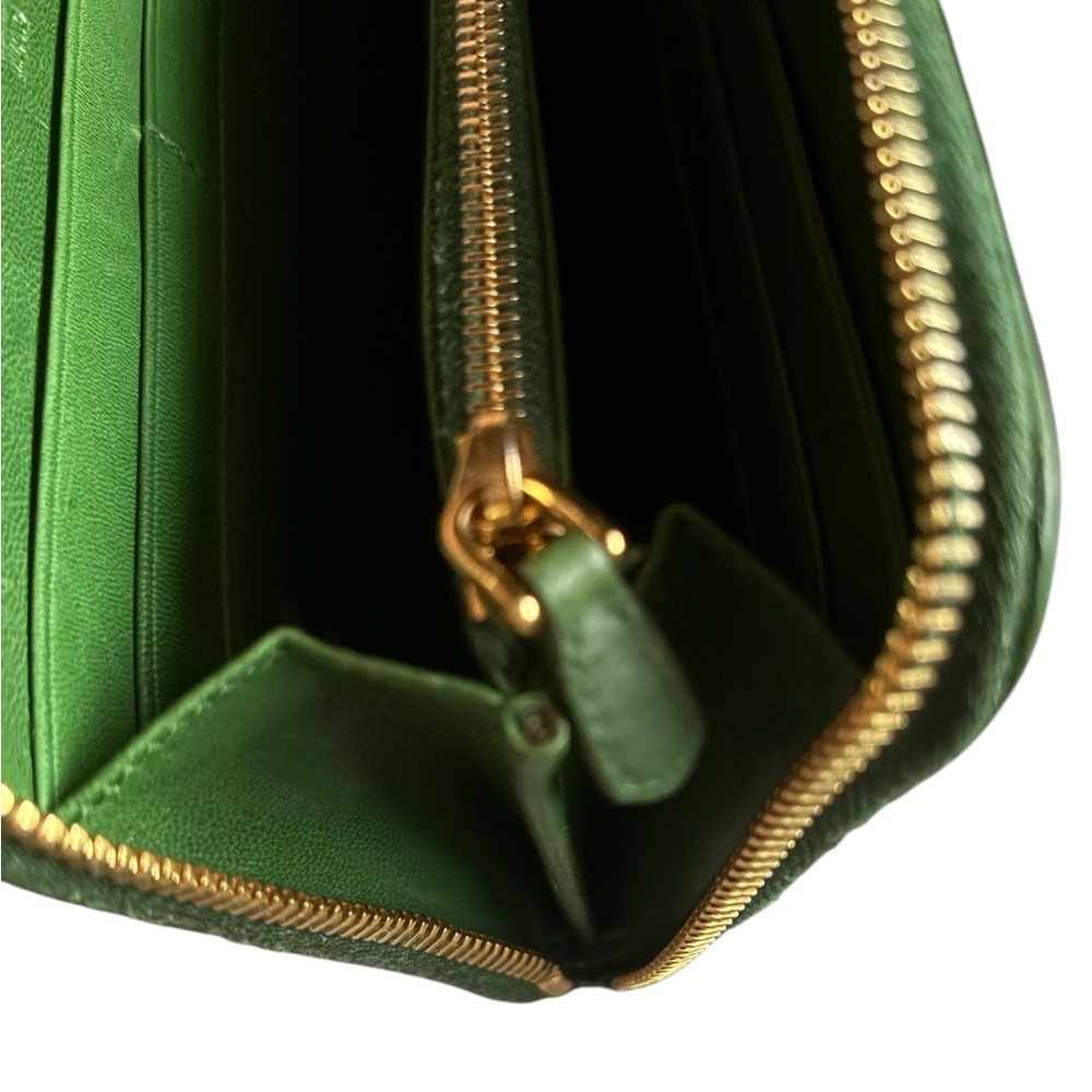 Prada Green Long Leather Zipper Wallet Excellent Condition - Picture 6 of 16